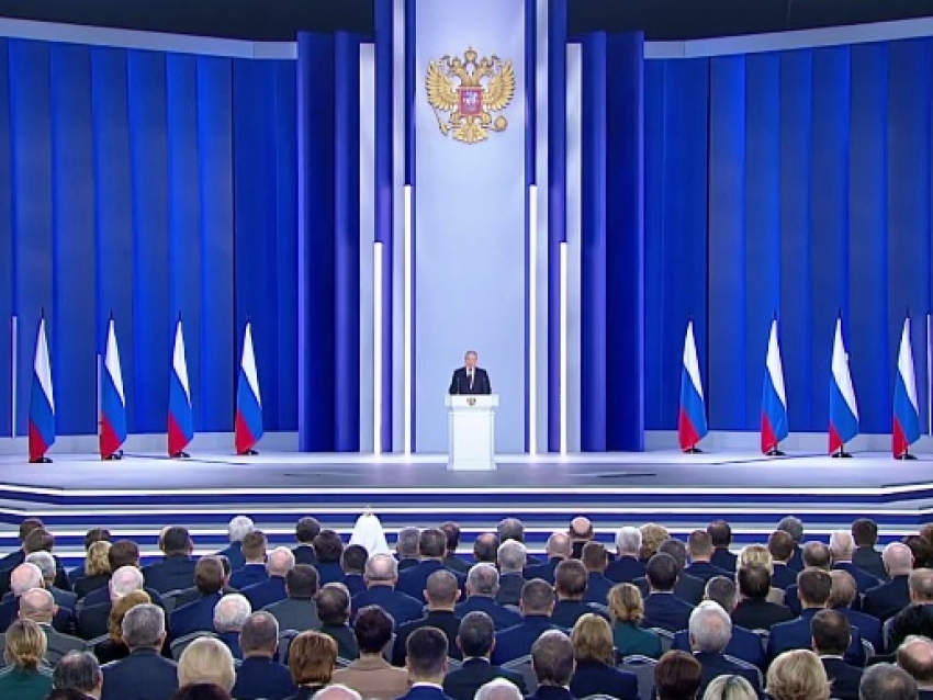 Владимир Путин: Особо отличившиеся участники СВО получат приоритет при устройстве на гражданскую службу